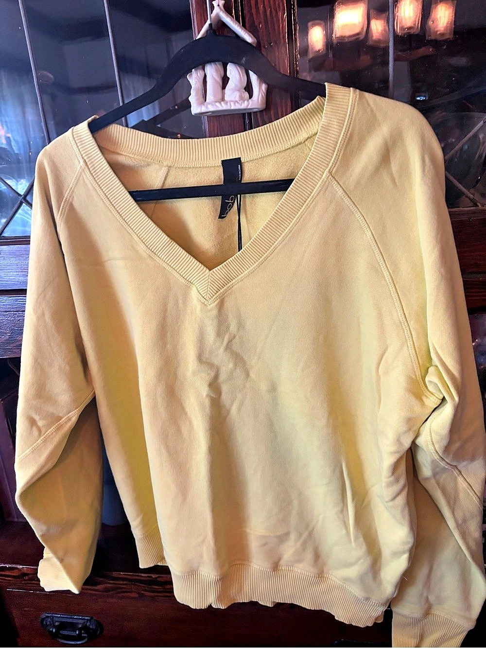 Bobbi V-Neck Sweatshirt Yellow Medium